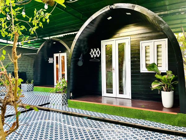 Bungalow Couple