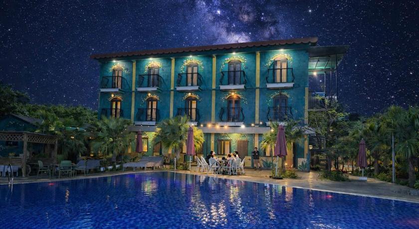 Deluxe poolview  1 giường Kingsize 1.8m x2.0m